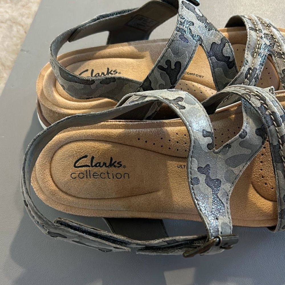CLARKS Camouflage Sandals - Picture 3 of 8